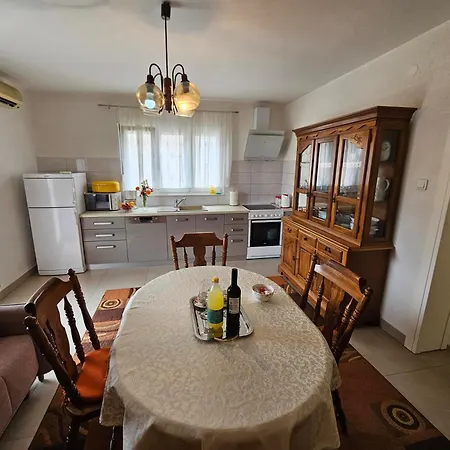 Oleander, Three-bedroom In Апартаменти Трогір