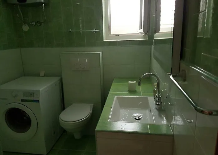 Oleander, Three-Bedroom Apartment In Trogir