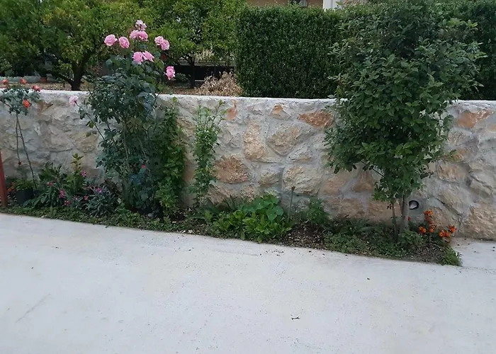 Oleander, Three-Bedroom Apartment In Trogir *