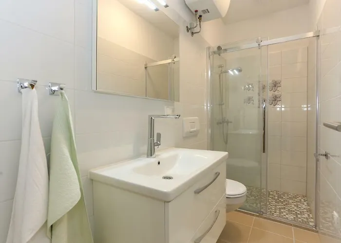 Oleander, Three-Bedroom Apartment In Trogir