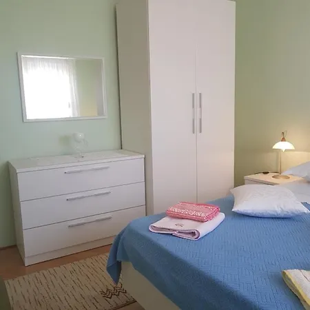 Oleander, Three-Bedroom Apartment In Trogir Appartement Trogir