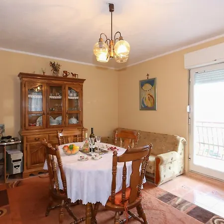 Oleander, Three-Bedroom Apartment In Trogir Trogir