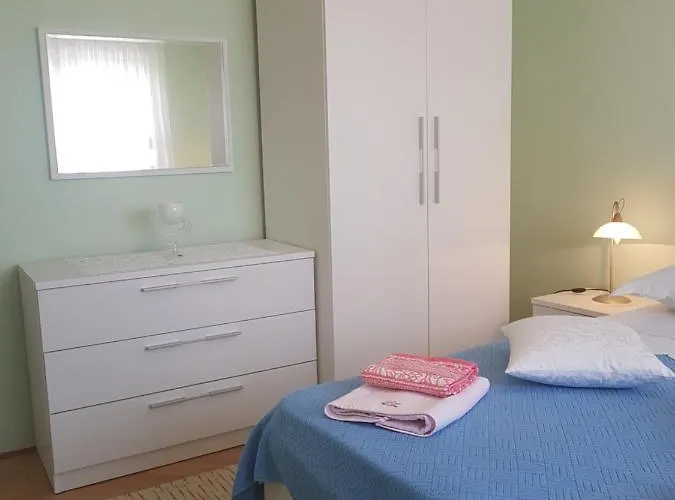 Oleander, Three-Bedroom Apartment In Trogir Appartement Trogir