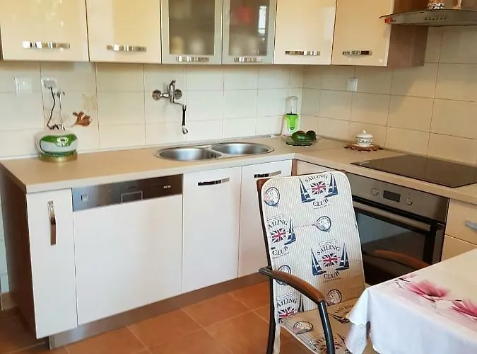 Oleander, Three-Bedroom Apartment In Trogir Appartement *