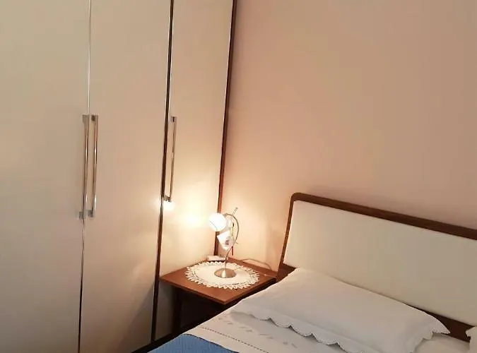 Oleander, Three-Bedroom Apartment In Trogir 特罗吉尔